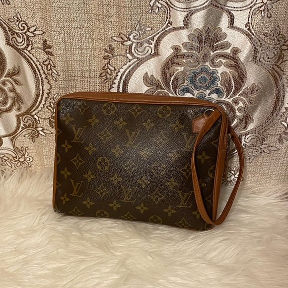 LV sac sport monogram clutch - Picture 2 of 9